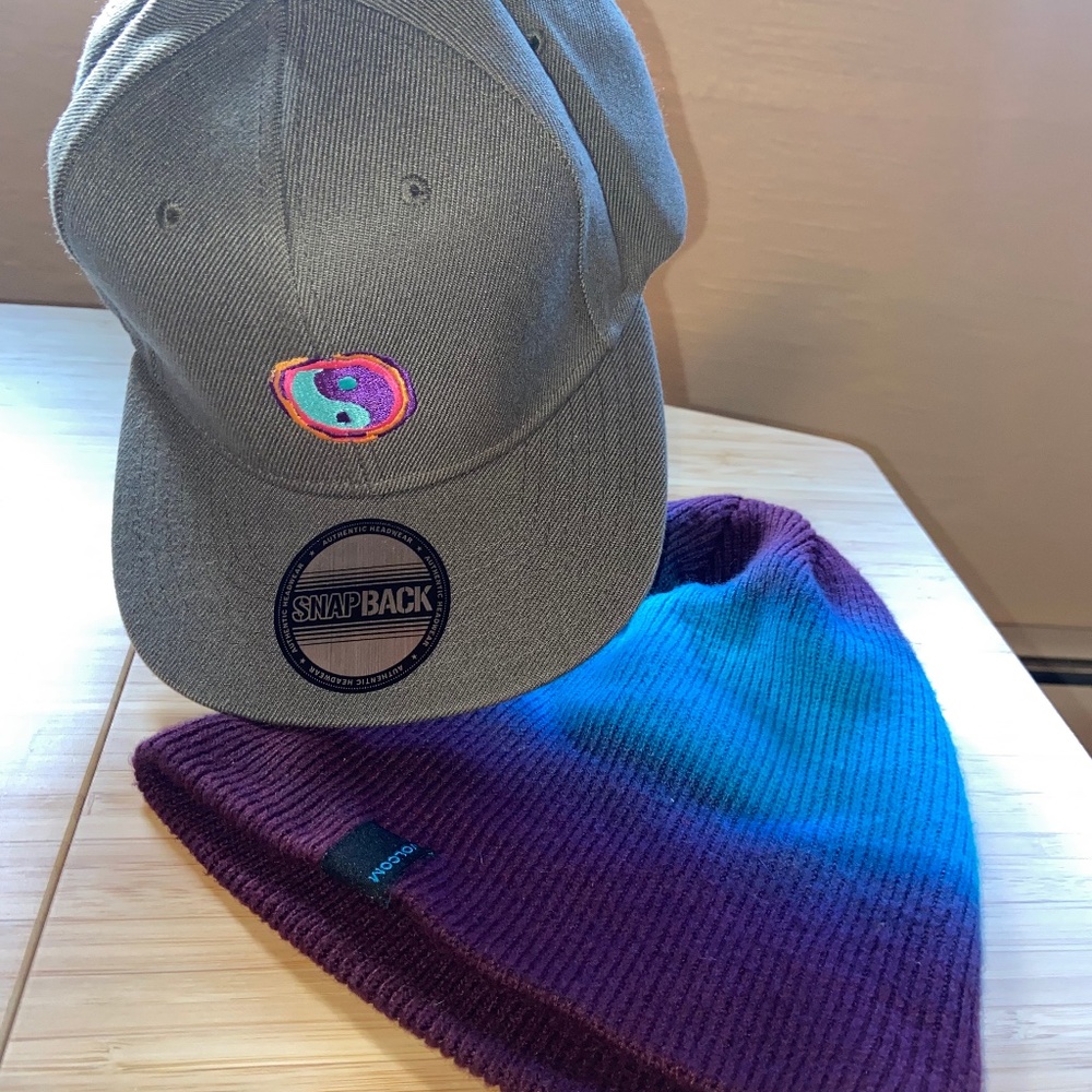 Volcom beanie bundle